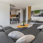 2 Bedroom Lovely In *