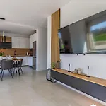 2 Bedroom Lovely In