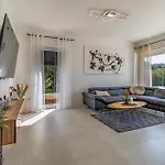 Apartamento 2 Bedroom Lovely In