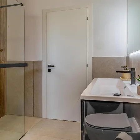 2 Bedroom Gorgeous In * 풀라