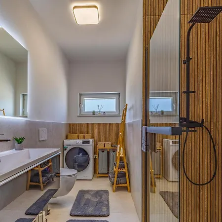 2 Bedroom Lovely In 아파트