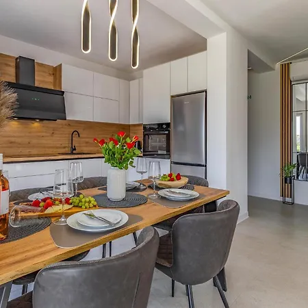 아파트 2 Bedroom Gorgeous In 풀라