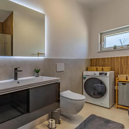 2 Bedroom Gorgeous In 풀라