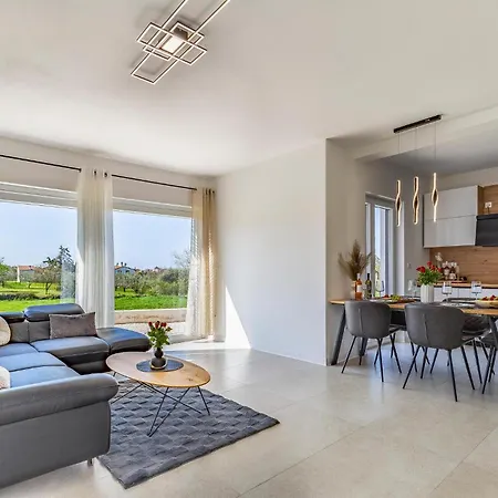 아파트 2 Bedroom Gorgeous In 풀라