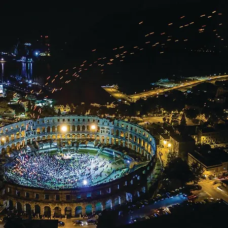 아파트 2 Bedroom Lovely In *