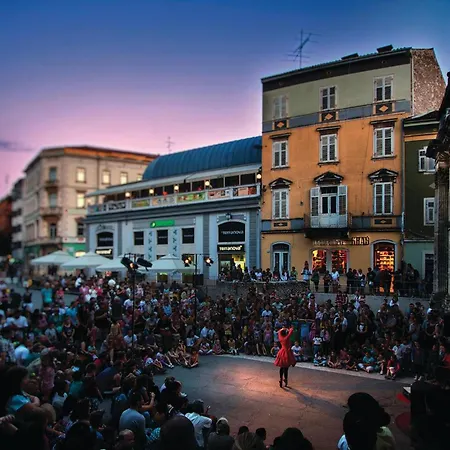 아파트 2 Bedroom Lovely In