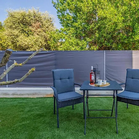 2 Bedroom Lovely In 풀라