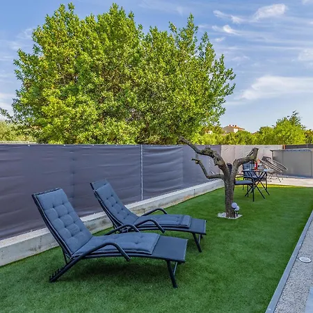 Διαμέρισμα 2 Bedroom Lovely In *