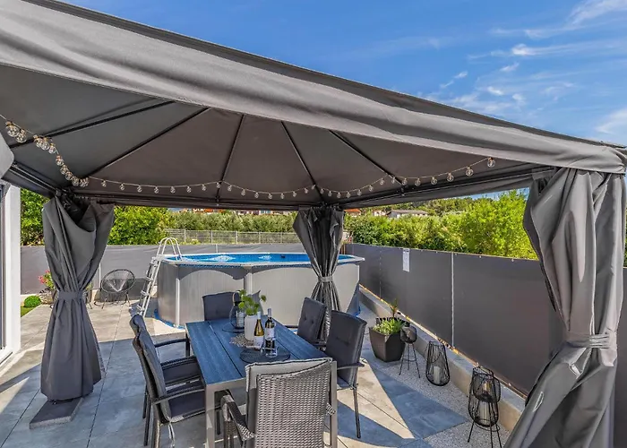 2 Bedroom Lovely In