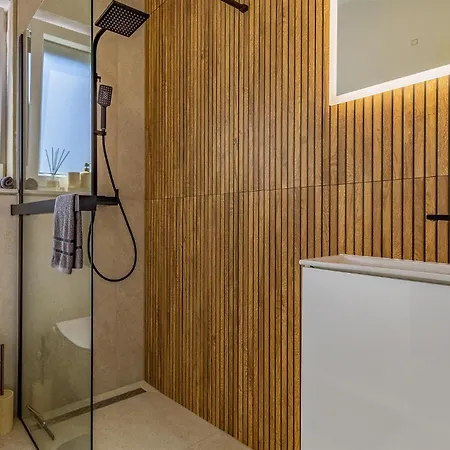 2 Bedroom Lovely In *