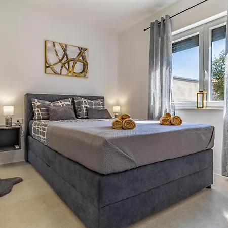 Daire 2 Bedroom Gorgeous In Pula