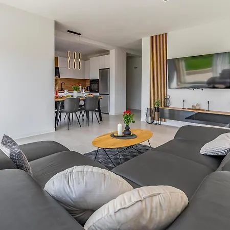 2 Bedroom Lovely In *