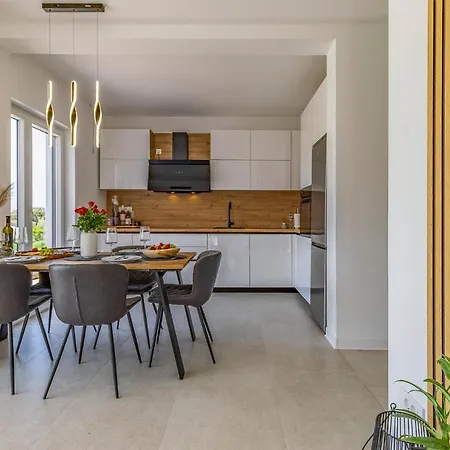 Apartman 2 Bedroom Lovely In *