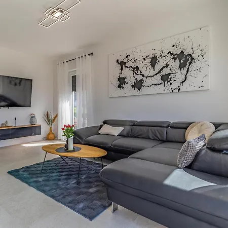 2 Bedroom Lovely In *