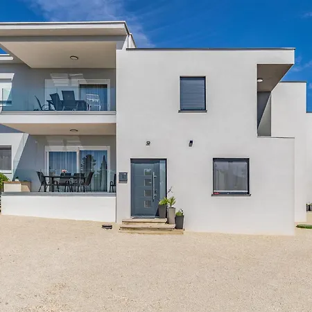 2 Bedroom Gorgeous In * Pula