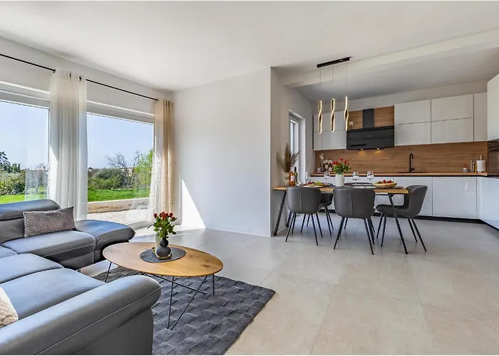 شقة 2 Bedroom Lovely In بولا