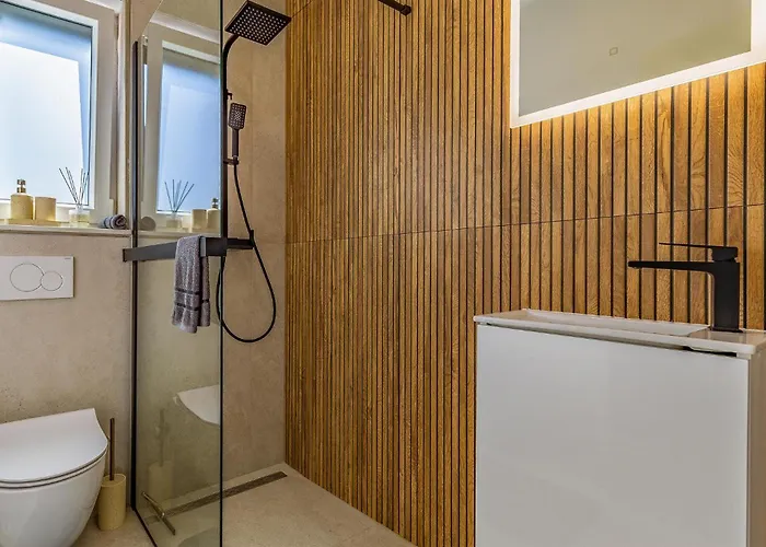 2 Bedroom Lovely In *