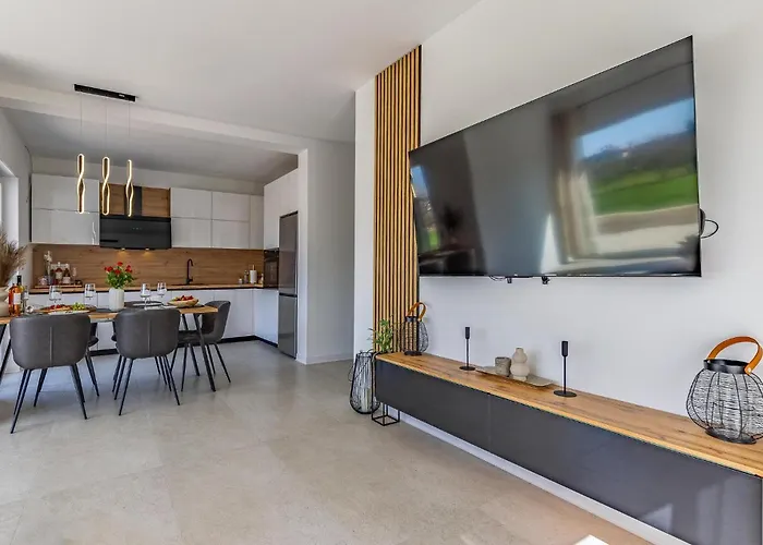 2 Bedroom Lovely In