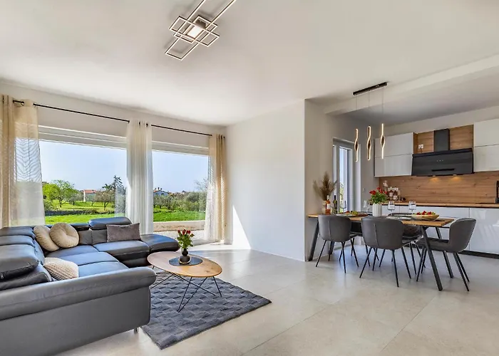 Apartment 2 Bedroom Lovely In Pula