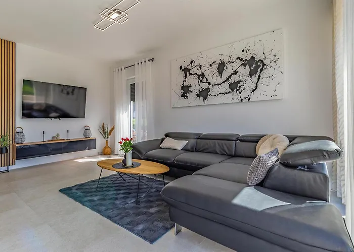 2 Bedroom Lovely In *