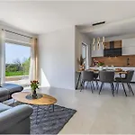 Appartement 2 Bedroom Amazing In Pula