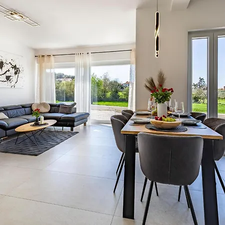 2 Bedroom Lovely In * Pula