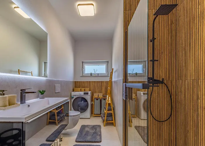 2 Bedroom Lovely In Апартаменти