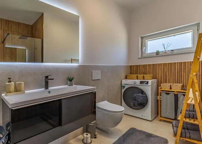 2 Bedroom Lovely In Пула