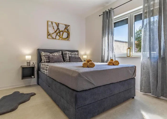 Апартаменти 2 Bedroom Lovely In Пула