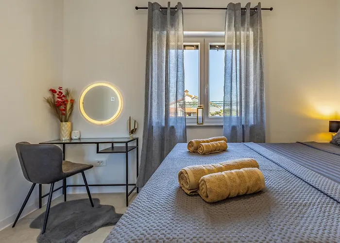 2 Bedroom Lovely In Апартаменти
