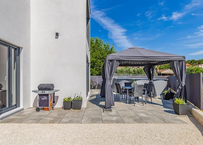 2 Bedroom Lovely In Апартаменти *
