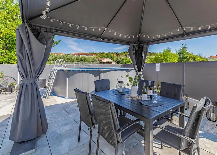 2 Bedroom Lovely In Апартаменти
